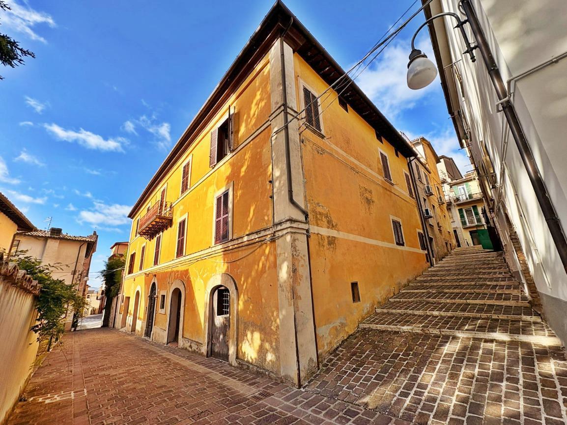 House for sale in Umbria, €62.000 · 246 m² · Umbria, photo 1