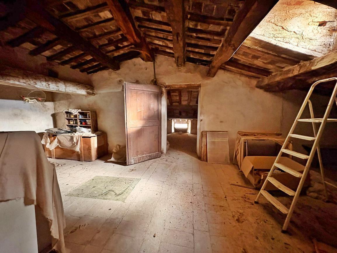 House for sale in Umbria, €62.000 · 246 m² · Umbria, photo 8