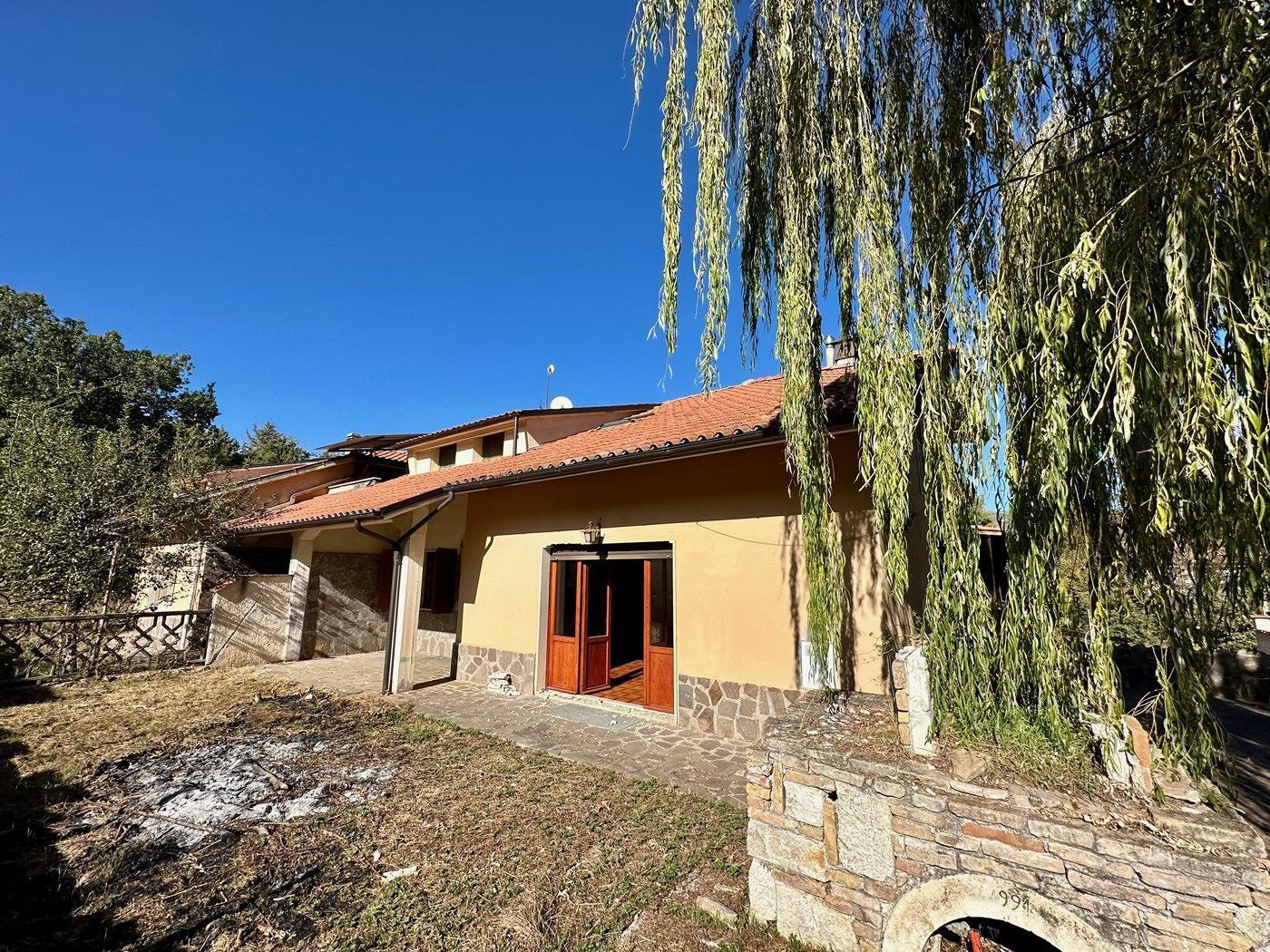 House for sale in Abruzzo, €95.000 · 200 m² · Abruzzo, photo 1
