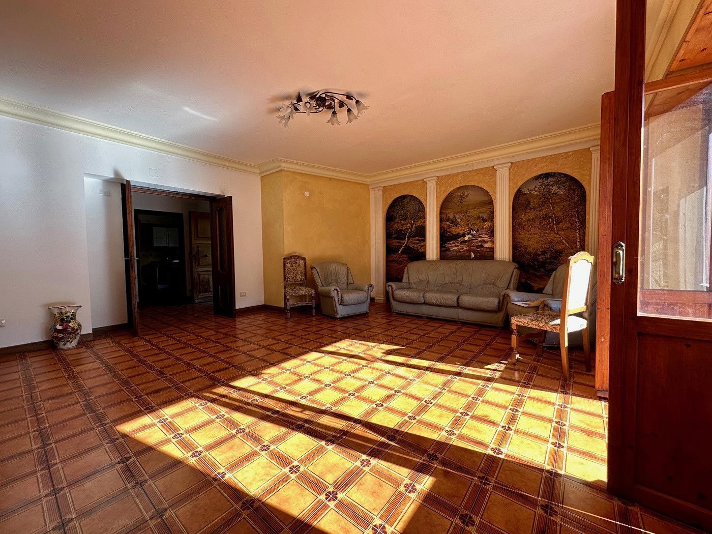 House for sale in Abruzzo, €95.000 · 200 m² · Abruzzo, photo 3