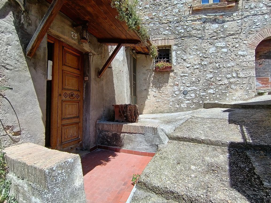 House for sale in Umbria, €22.000 · 110 m² · Umbria, photo 2